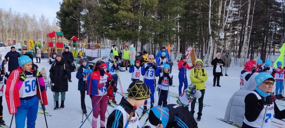 Более 100 спортсменов лыжников вышли на старт 2 апреля для участия в Финале кубка города Стрежевого "Закрытие лыжного сезона".