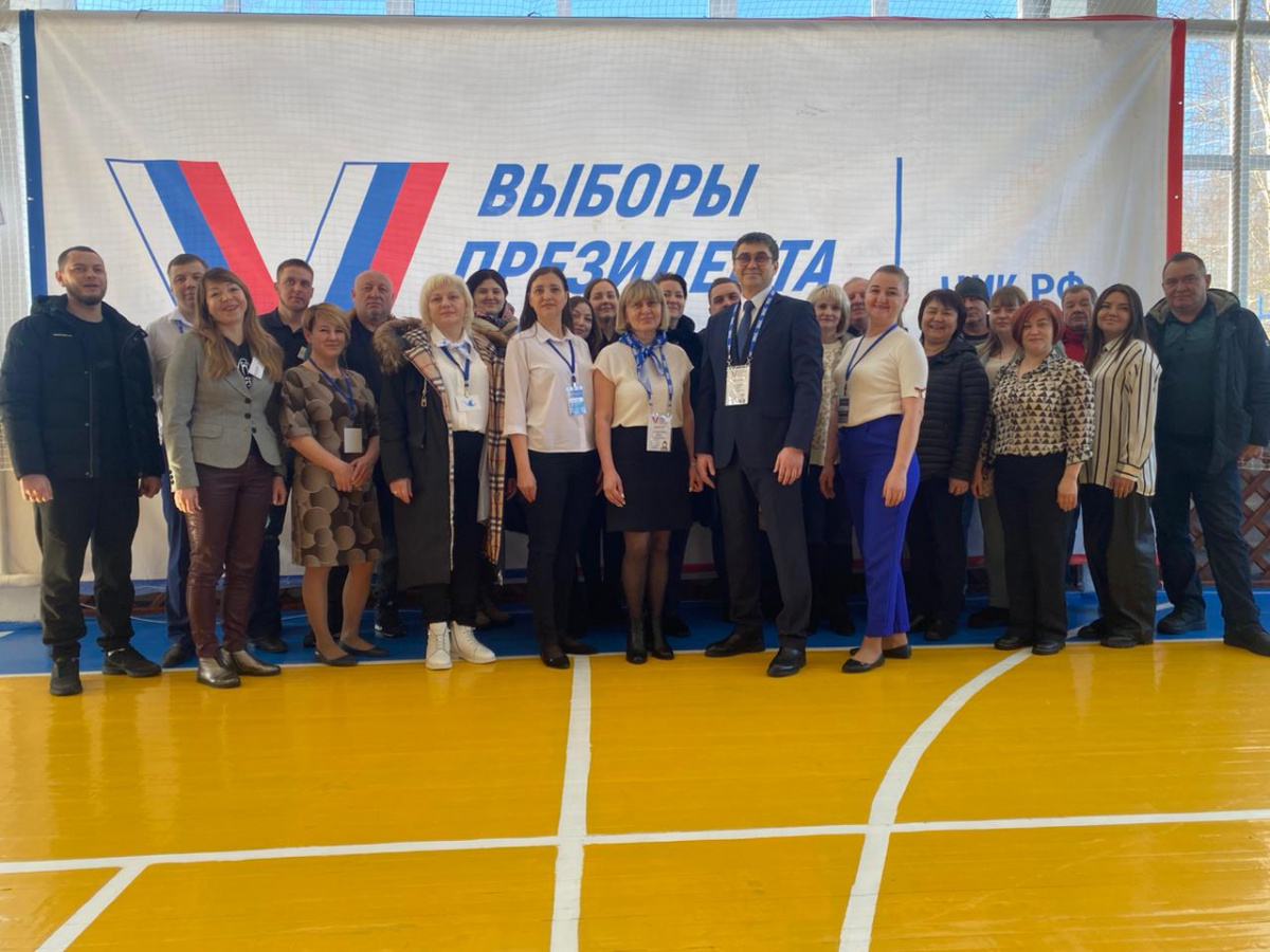  Сотрудники спортивной школы "Юность" пришли на выборы всем коллективом.
